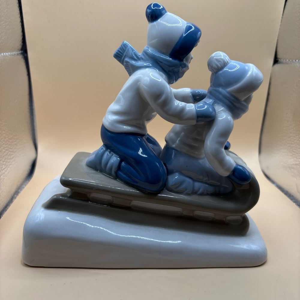 Porcelain Sledding Figurine - Blue and White home decoration made in Mexico ❄️ - Picture 3 of 12